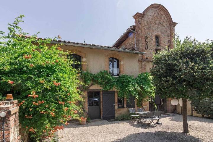 Location de vacances pour 4 personnes, avec jardin et piscine à Saint-Élix-le-Château