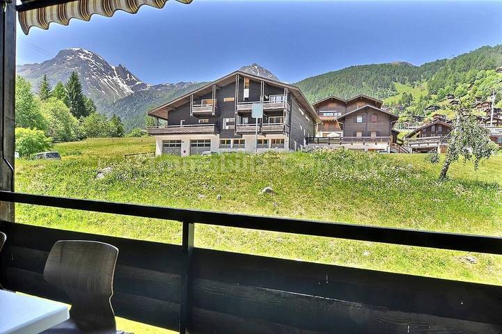 Ganze Wohnung, Einfache Wohnung für 4 Personen, Wohnzimmer mit Kamin, 1 Bett und 1 Schlafsofa, Kochnische, Kammer m in Grimentz, Anniviers