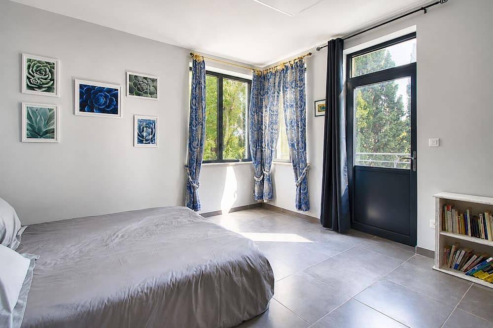 The Eucalyptus House in Orange, Vaucluse