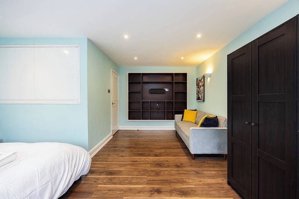 Apartamento entero, Private Garden & Parking | Entire Home Thamesmead in Bexley, Londres