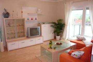 Ferienwohnung für 4 Personen, mit Garten und Pool sowie Balkon in Witzelroda