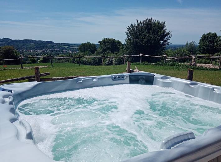 Gîte pour 10 personnes, avec jardin ainsi que terrasse et jacuzzi à Les Epesses - 2