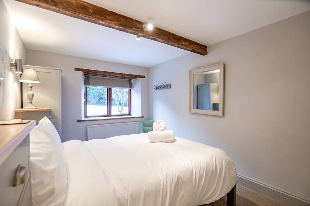 Stunning open plan 2 storey barn conversion with spiral staircase. in Blockley, Gloucestershire