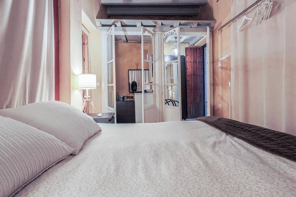 Entire apartment, The house of the restoration architect Aire in Casco Antiguo, Sevilla