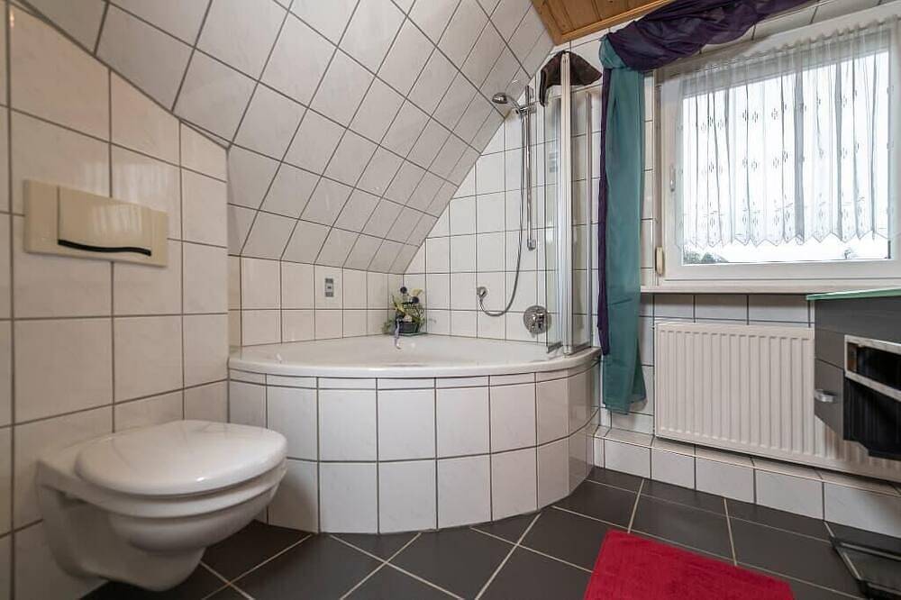 Ganze Wohnung, Fw-Fahrenberg | 65qm große, 4-Sterne Fewo mit eigenem Zugang und Kaminofen in Pleystein, Naturpark Nördlicher Oberpfälzer Wald