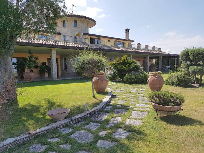 Chambre d’hôte pour 3 personnes, avec Terrasse et Jardin ainsi que Piscine et Sauna