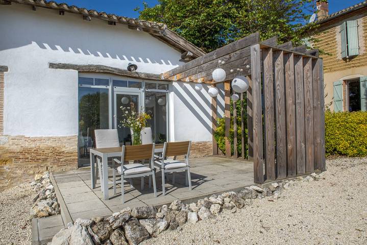 Gîte pour 4 personnes, avec piscine, animaux acceptés à Lavit