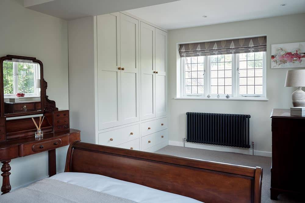 67 Bridge End, pet friendly, luxury holiday cottage in Warwick in Warwick, Warwickshire