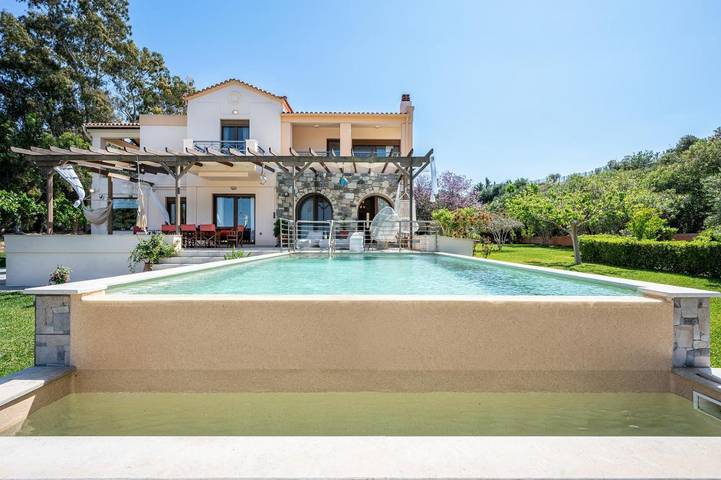 Villa für 13 Personen, mit Balkon und Terrasse sowie Garten und Pool in Bodrum