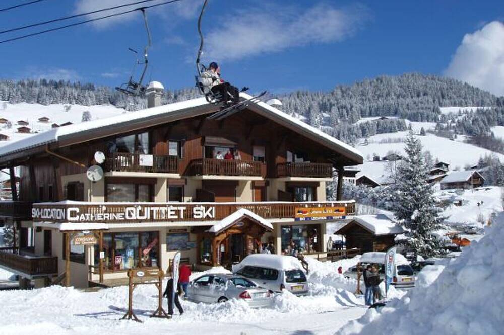 Entire apartment, Cozy studio at the foot of the slopes with parking and pets allowed in Notre-Dame-de-Bellecombe, Albertville region