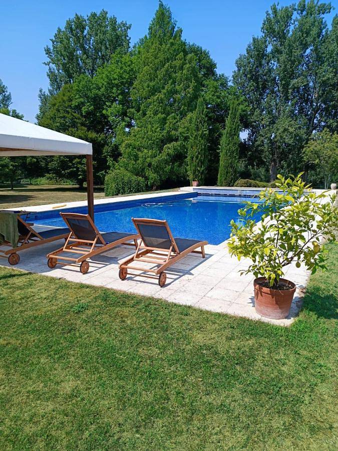Location de vacances pour 6 personnes, avec vue ainsi que piscine et jardin à Bourg-Charente - 2