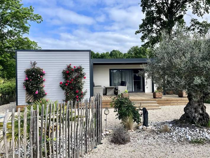 Camping pour 4 personnes, avec jacuzzi ainsi que piscine et terrasse à Les Mathes - 2