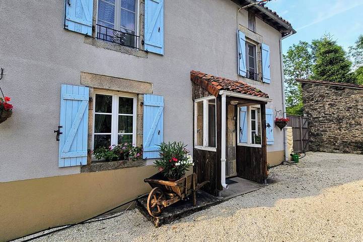 Gîte pour 6 personnes, avec terrasse et jardin à Pageas