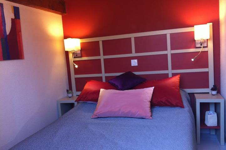 Entire apartment, Apartment, facing the sea, near the beach, 6 people, 2 bedrooms in Pramousquier, Le Lavandou