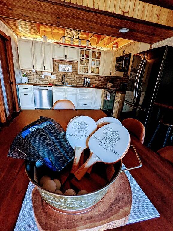 Log Cabin for 8 Guests in Lake of the Ozarks, Ozark Mountains