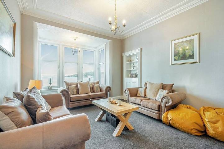 Cottage for 21 people, with garden and hot tub in Isle of Bute
