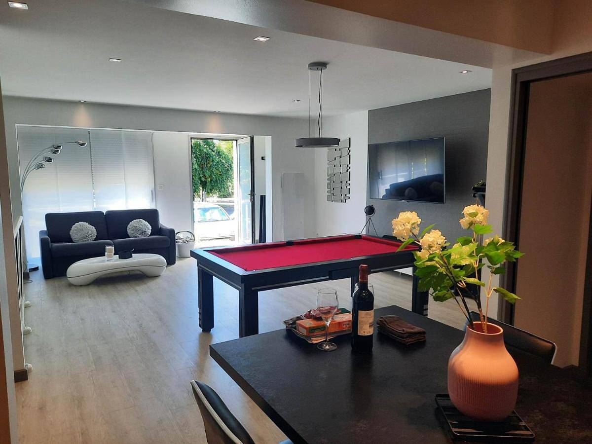 Appartement entier, Appartement 90m2 design, jacuzzi, billard... in Vitré, Fougères-Vitré
