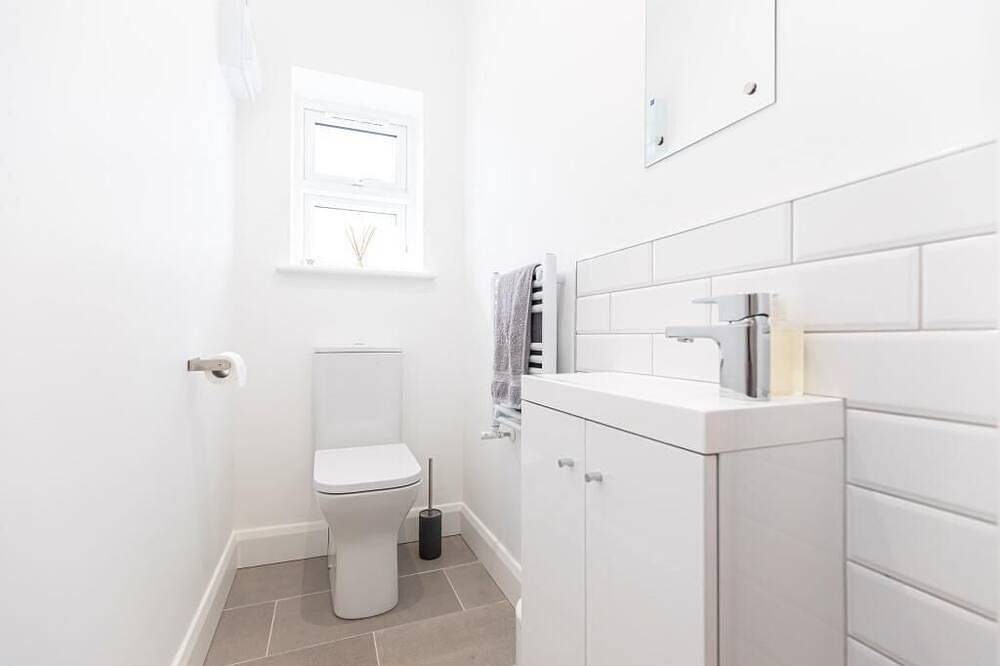 Bournecoast: Two Bedroom Modern Family Bungalow Near Shops/River/Beach in Bournemouth, South West England