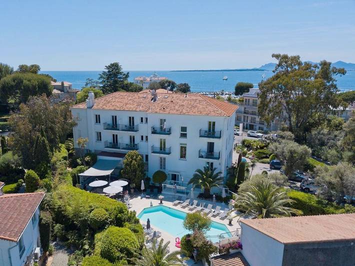 Hôtel pour 2 personnes, avec Balcon et Terrasse ainsi que Jardin et Piscine dans Port Gallice