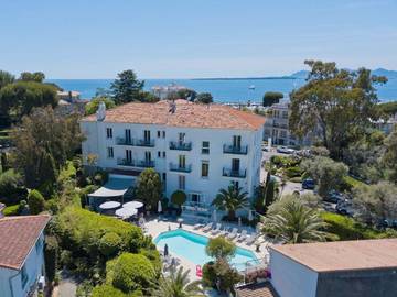 Hôtel pour 2 personnes, avec piscine et jardin dans Port Gallice