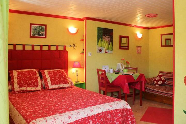 Chambre d’hôte pour 2 personnes, avec jardin ainsi que terrasse et jacuzzi dans Belley - 2