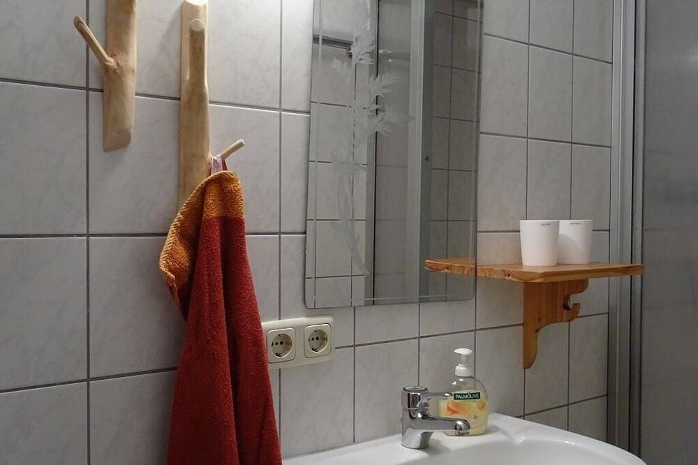 Ganze Wohnung, Ferienwohnung für 3 Personen in ruhiger Lage mit Brötchenservice in Eußenheim, Maindreieck