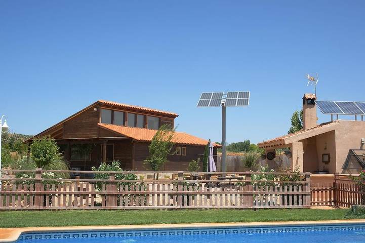 Gîte pour 12 personnes, avec balcon ainsi que jardin et piscine - 1