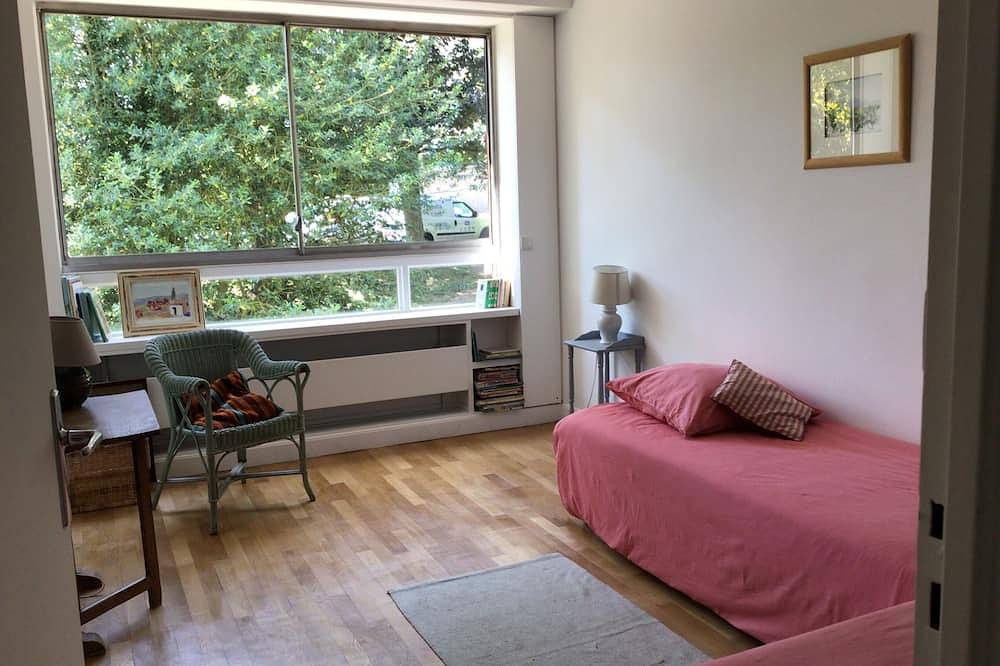 Entire apartment, Spacious, bright apartment near Paris in Louveciennes, Yvelines