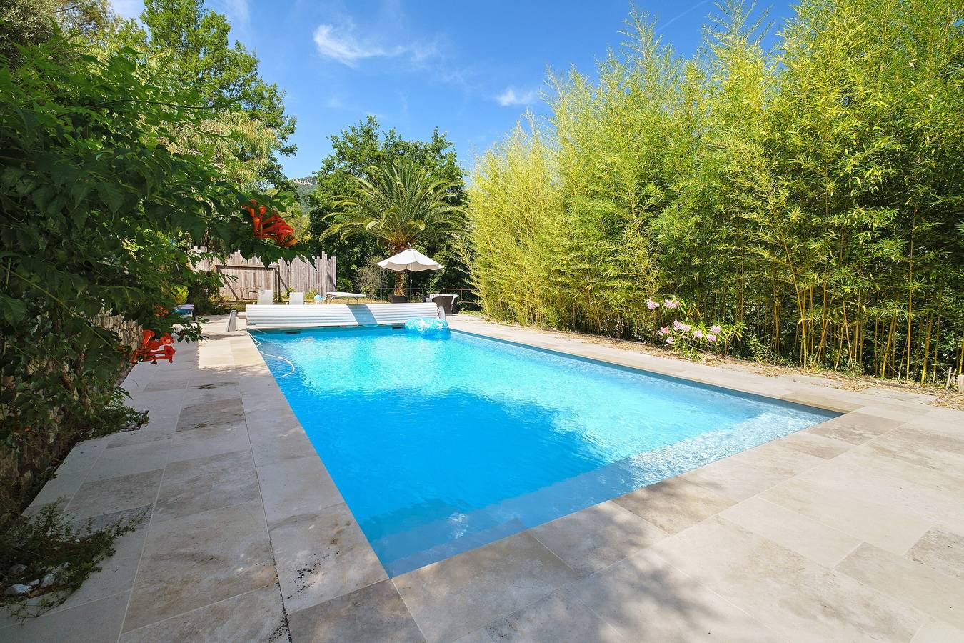 Maison de vacances « La Bergerie dans les oliviers » avec vue montagne, piscine partagée et Wi-Fi in Le Bar-sur-Loup, Côte méditerranéenne (France)