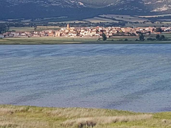 Casa rural para 6 personas, con vistas y jardín además de terraza y vistas al lago en Laguna de Gallocanta