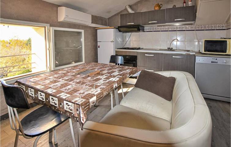 Gîte pour 3 personnes, animaux acceptés dans Parc Spirou Provence - 2