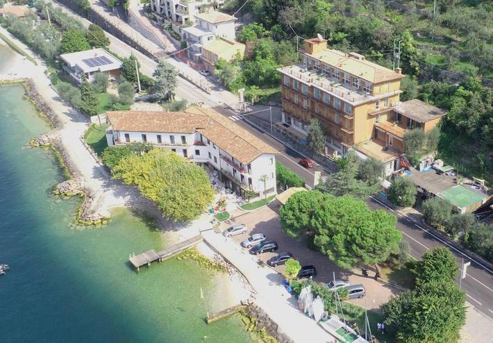 Hôtel pour 2 personnes, avec piscine et jardin ainsi que vue sur le lac et vue, animaux acceptés