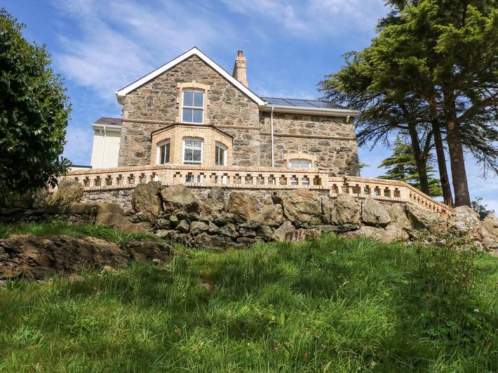 Cottage for 8 people, with garden, with pets in Menai Bridge