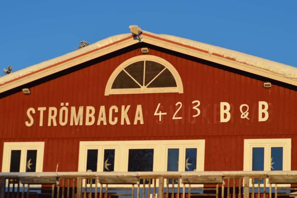 Ganze Wohnung, Wunderschöne Ferienwohnung am See mit Sauna und Motorboot! Haustiere willkommen! in Hudiksvall, Hälsingland