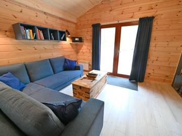Gîte pour 6 personnes, avec terrasse à Viroinval