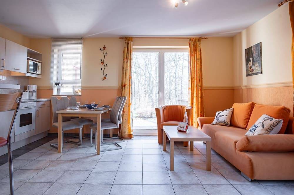 Ganze Wohnung, Ferienwohnung Schwalbennest - Ferienhaus Am Boddenufer in Buschvitz, Bergen auf Rügen und Umgebung