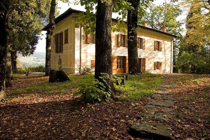 Agriturismo per 14 persone, con balcone e giardino nonché vista lago in Provincia di Arezzo