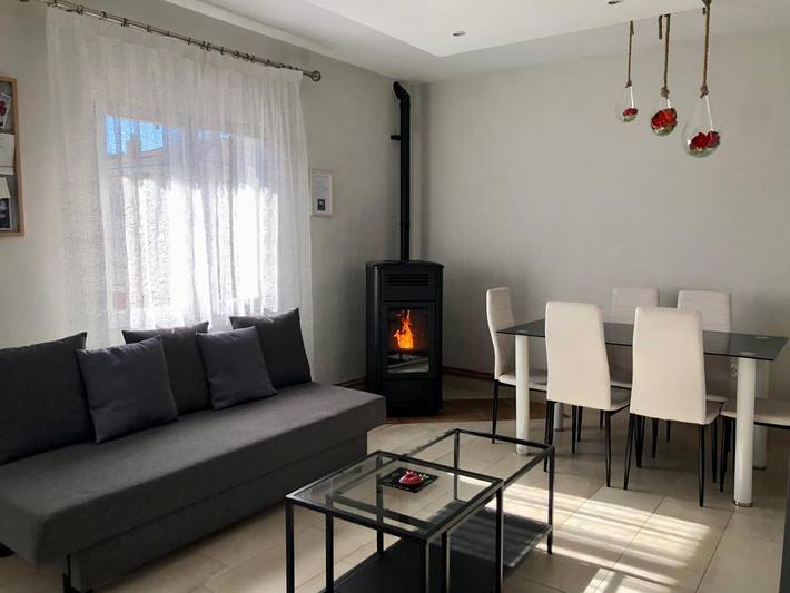 Gîte pour 6 personnes, avec Balcon et Terrasse ainsi que Jardin et Vue à Las Navas del Marqués