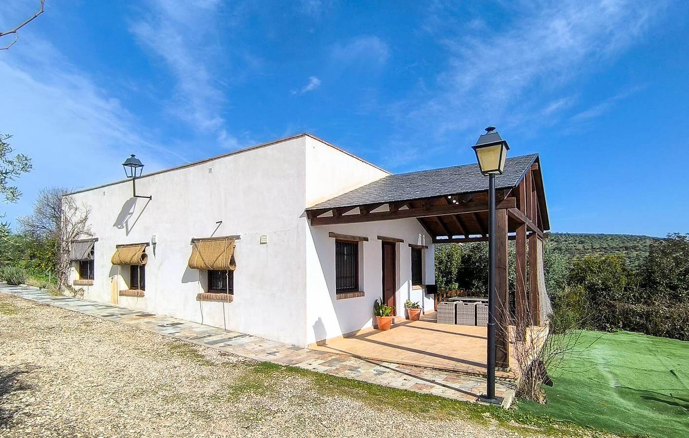 Adamuz Retreat: spazioso appartamento con piscina e caminetto in Adamuz, Provincia di Cordoba