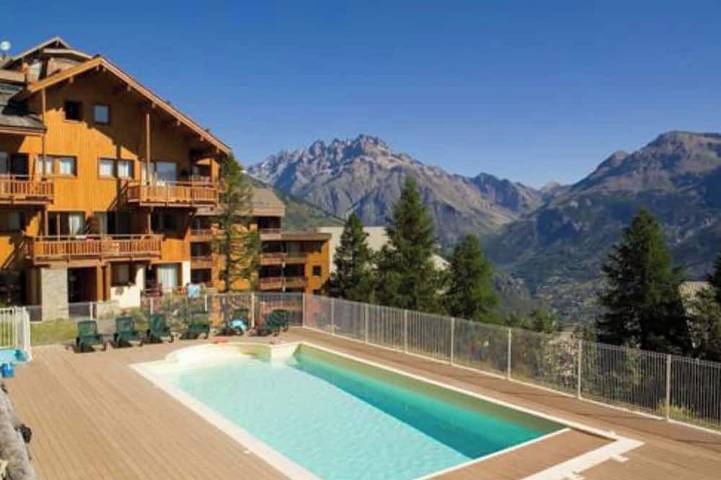 Chalet pour 7 personnes, avec terrasse et piscine, animaux acceptés à Puy-Saint-Vincent