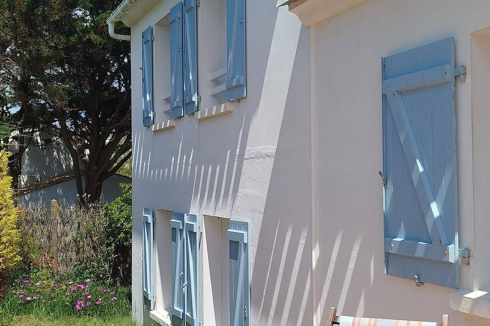 Large family home, sea view, nestled in the dune on the island of Noirmoutier. in Barbâtre, Noirmoutier