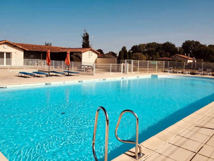 Villa pour 4 personnes, avec balcon/terrasse et piscine, animaux acceptés dans les Deux-Sèvres - 2