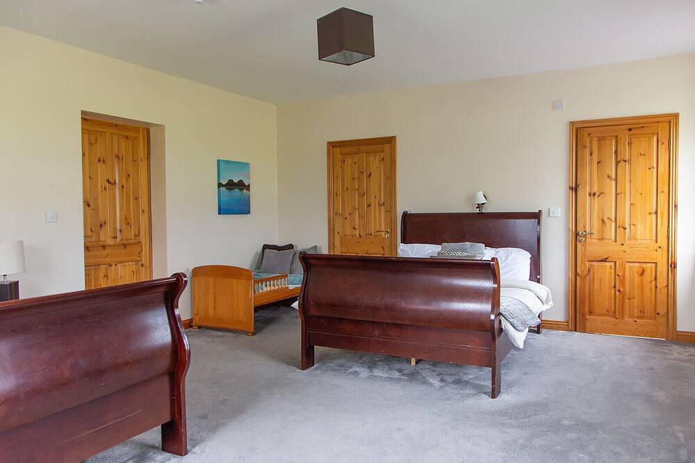 Luxury 7 Bed Golf Home within walking distance of town, beach and golf course in Lahinch, County Clare