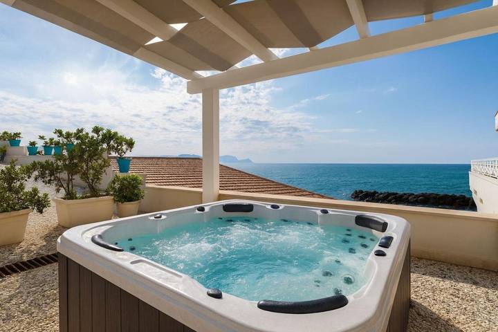 Villa per 22 persone, con balcone e idromassaggio a Trappeto