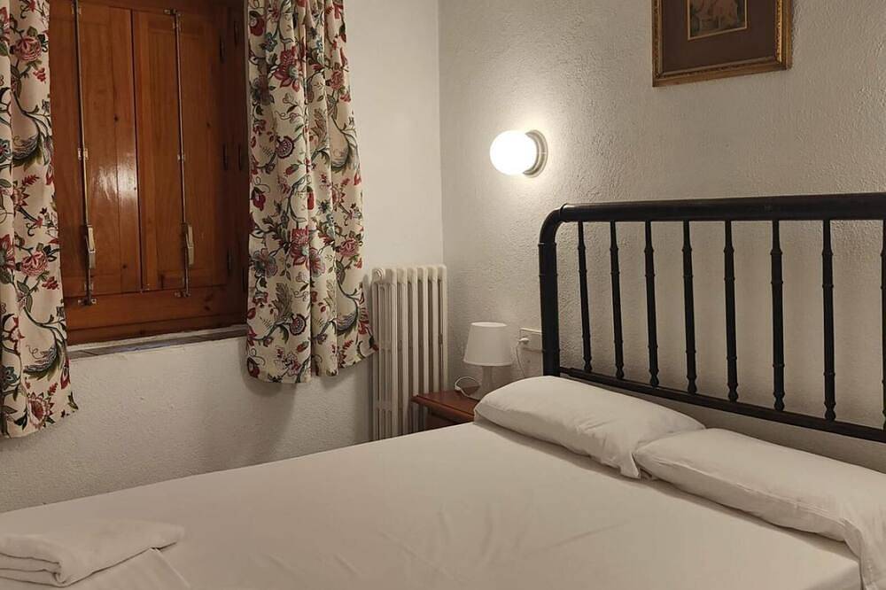 Casa rural 'Mas El Carrer - Baixos' con vistas a la montaña, piscina compartida y Wi-Fi in Santa Pau, Parc Natural de Zona Volcànica de la Garrotxa