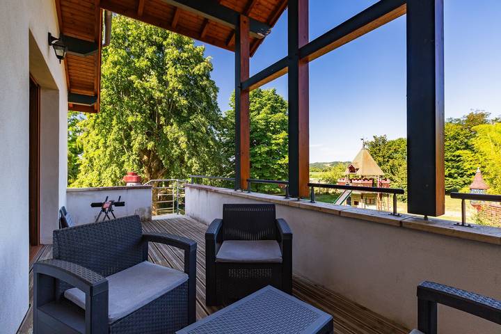 Ganze Wohnung, Gîte für 8 Pers. – La Fontaine Des Rollands mit Bergblick, Gemeinschaftspool & Wlan in Saint-Vérand, Isère