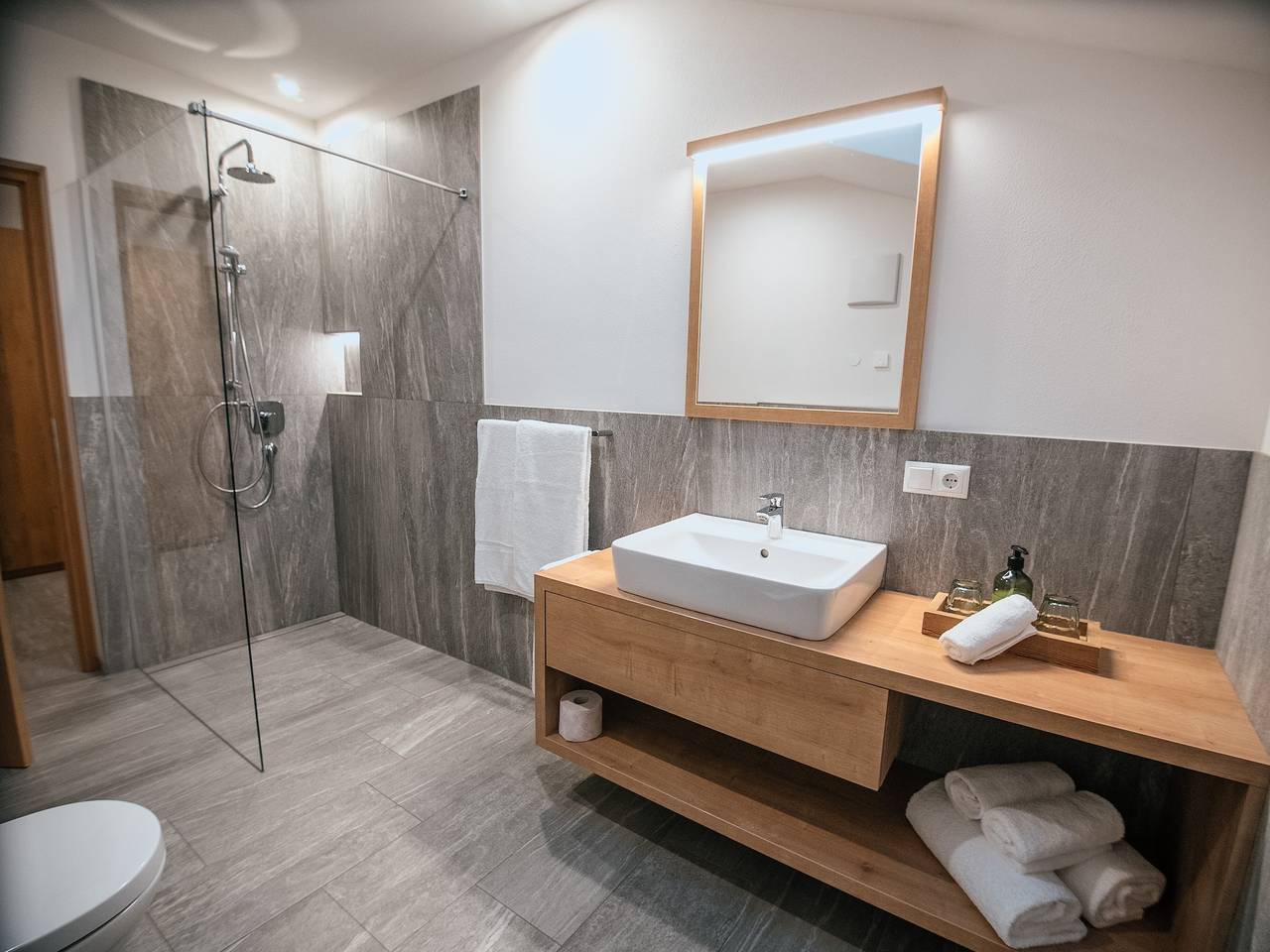 Appartement entier, Appartement 'Zum Sonnentor - Larix' avec vue sur les montagnes, balcon et Wi-Fi in Luttach - Lutago, Valle Aurina