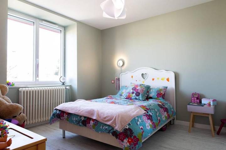 Location de vacances pour 6 personnes, avec jardin ainsi que piscine et terrasse dans Lac de Naussac - 4