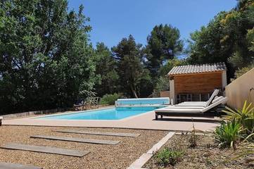 Gîte pour 6 personnes, avec piscine ainsi que balcon et jardin à Propiac