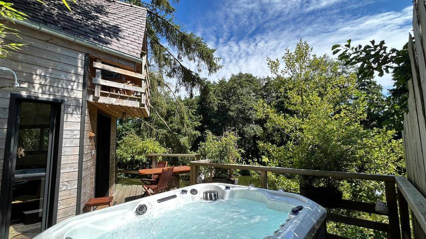 Camping pour 2 personnes, avec Terrasse et Jacuzzi ainsi que Jardin et Vue sur le lac